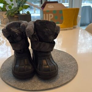 H&M snow boots black camo size 11 gently used